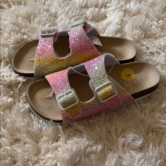 NEW✨PLACE Sandals - Picture 7 of 11